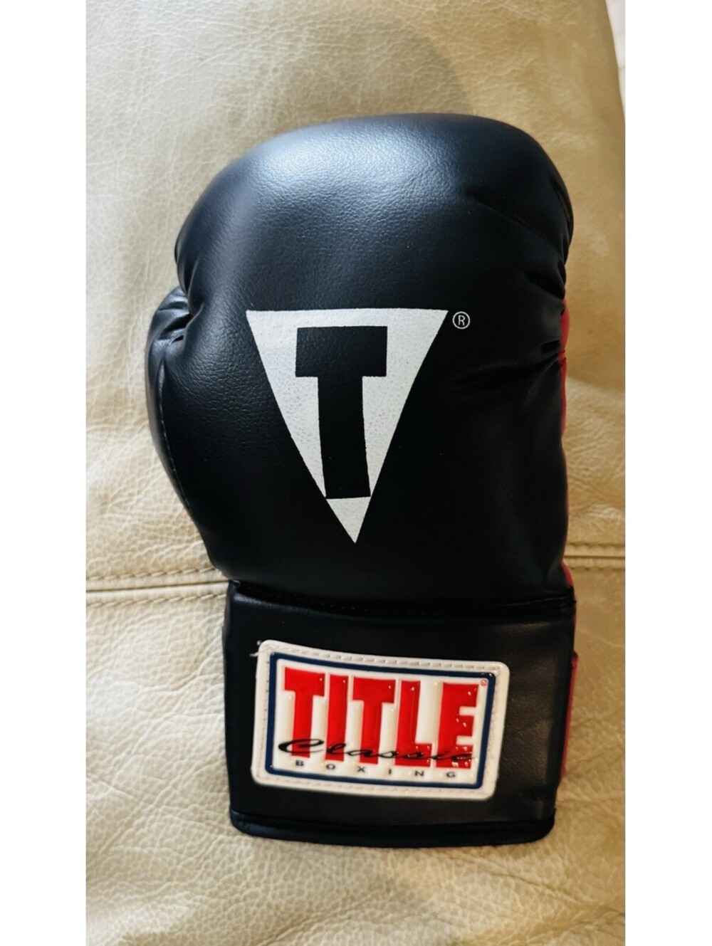 TITLE Classic Boxing Glove-(Right Only) Pro Style Leather Training Black& White